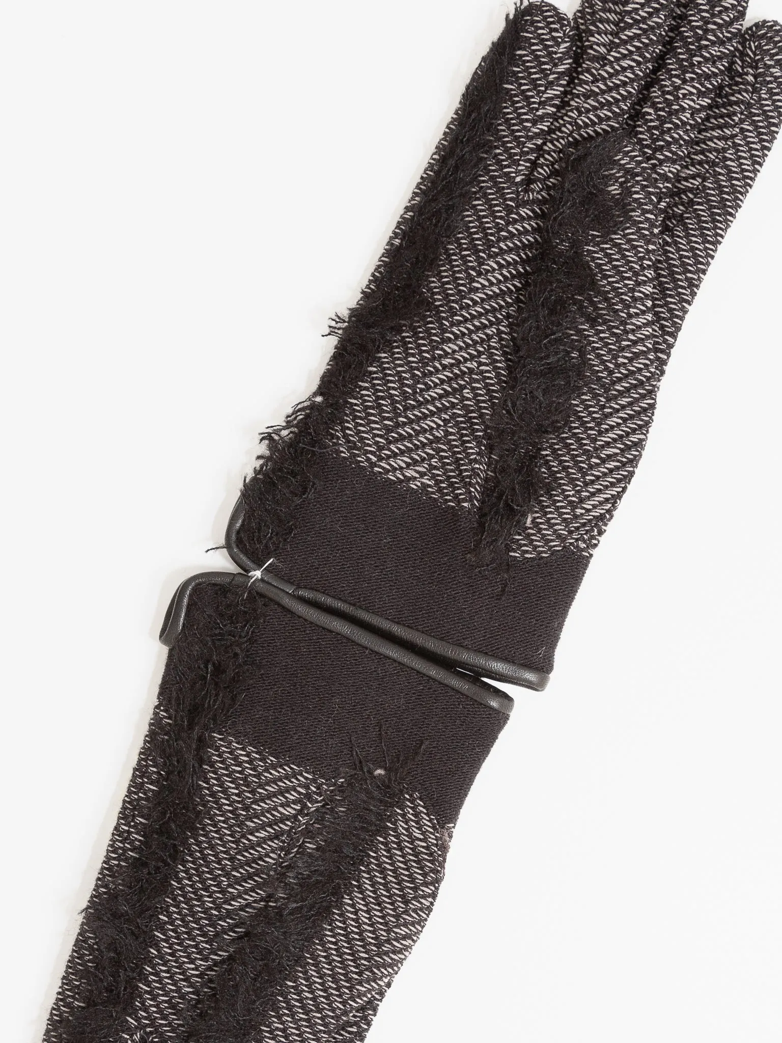 Luxurious Black Cashmere Gloves with Antipast Fringe Detailing