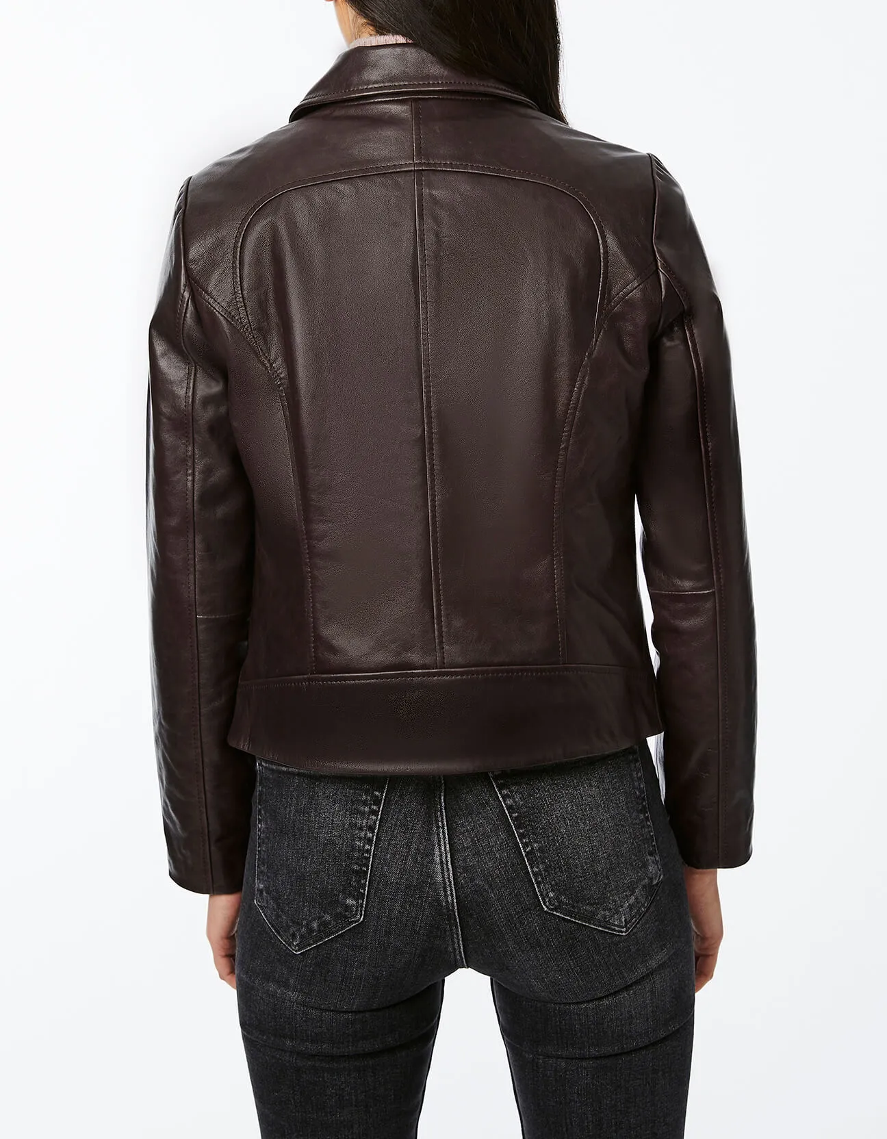 Sure! To optimize the title of the product Boston Common Leather Jacket for an e-commerce setting, we can add descriptive modifiers that highlight its key features, style, and appeal. Heres an optimized version:

Premium Boston Common Vintage-Style Leather Jacket for Men

This title adds Premium to suggest high quality, Vintage-Style to indicate a fashionable design, and for Men to specify the target audience.